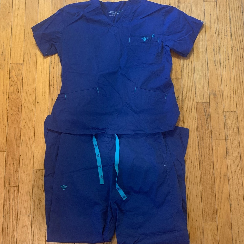 Med couture scrub set size medium
